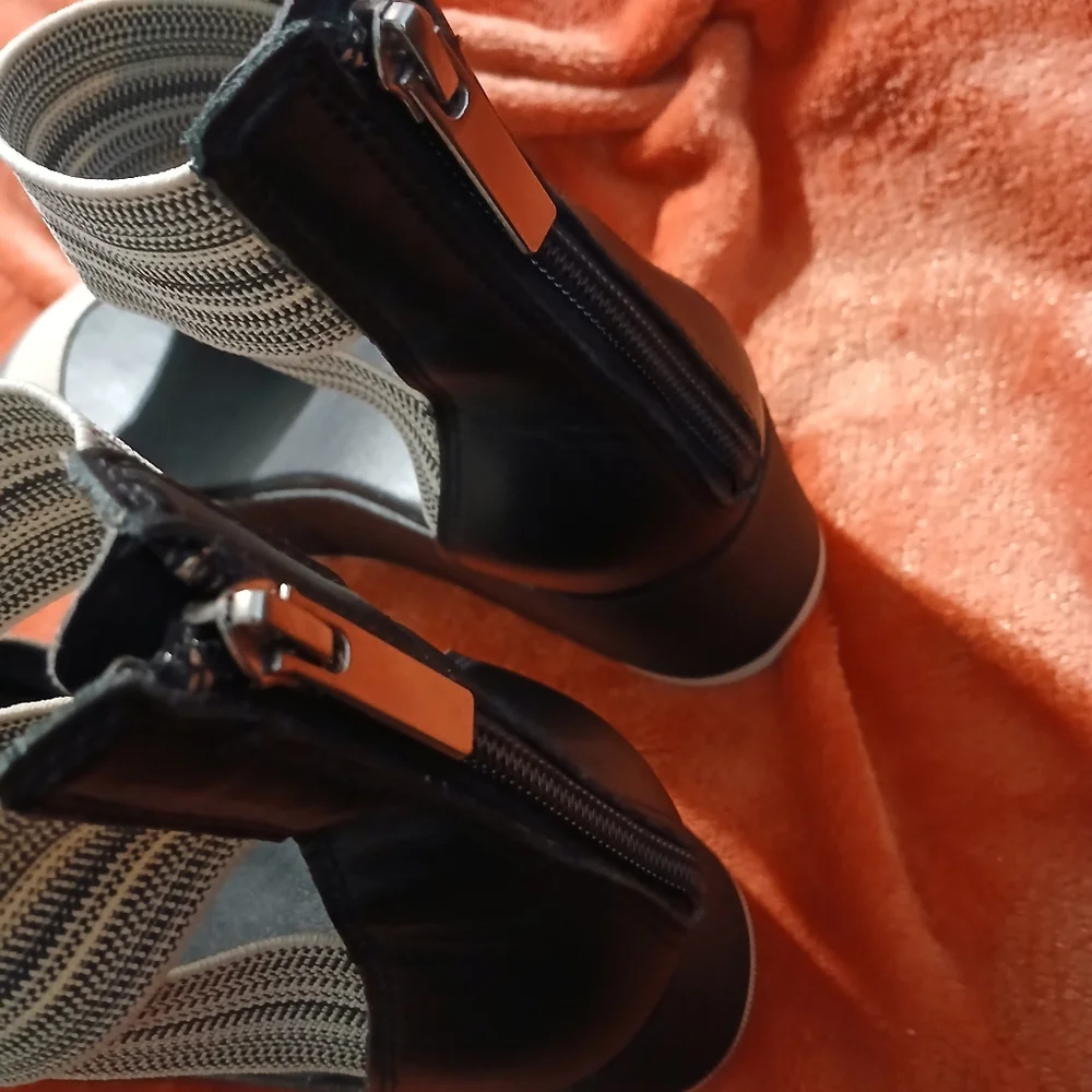 Sorel Black and White Women's Platform Sandals